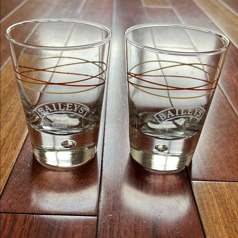 Gray and Gold Drinkware Set with Elegant Design